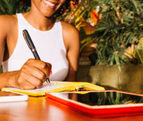 How to land writing contracts as a Writer (Even Without Connections)